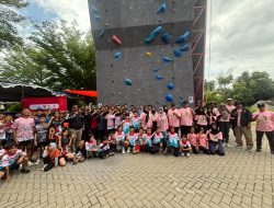 Panitia, peserta dan Forkopimda pada kegiatan upacara pembukaan Popda panjat tebing Kabupaten Boyolali dan Sirkuit panjat tebing Solo Raya di depan Wall Climbing FPTI Boyolali (Portalljateng/Hds)