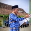 Kepala MTsN Blora, Warno, bertindak sebagai pembina upacara, memperingati Hari Sumpah Pemuda 2025.(Portalljateng/MTsN Blora)