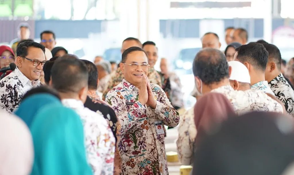 Bupati Pati, Sudewo, meminta seluruh komponen masyarakat bersatu dan tidak lagi terkotak-kotak oleh perbedaan politik.