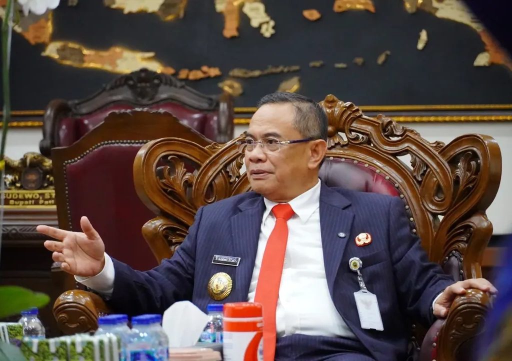 Foto: Bupati Pati, Sudewo, hari ini (6/11) menghadiri Rapat Tingkat Menteri di Kemenko PMK. Tujuannya adalah memperjuangkan pencairan sisa dana bantuan stimulan padi puso tahun 2023.(Portalljateng/Hil)