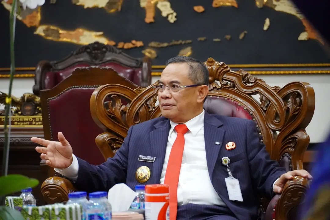 Foto: Bupati Pati, Sudewo, hari ini (6/11) menghadiri Rapat Tingkat Menteri di Kemenko PMK. Tujuannya adalah memperjuangkan pencairan sisa dana bantuan stimulan padi puso tahun 2023.(Portalljateng/Hil)