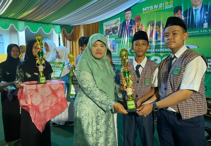 Foto: Tim robotik MTsN 1 Pati di ajang Innovation Robotic Competition (IRC) 2025 Surakarta.(Portalljateng/MTsN 1 Pati)