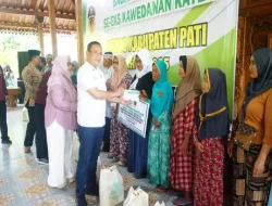 Bupati Sudewo & Baznas Salurkan Bantuan Rp150 Ribu untuk Warga Kayen Pati