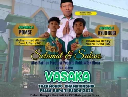 Foto: Kepala MTs Negeri Blora, Warno bersama Dua peserta didik terbaiknya, Muhammad Altino Dwi Alfian dan Bhadrika Dzaky Naera Putra.(Portalljateng/MTsN Blora)