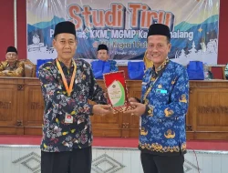 Foto: MTsN 1 Pati saat menerima kunjungan studi tiru dari tim pengawas, KKM, dan Penma Kankemenag Kabupaten Pemalang.(Portalljateng/MTsN 1 Pati)