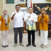 Foto: Bupati Pati, Sudewo, melepas tim ekonomi kreatif Kabupaten Pati yang akan mewakili Jawa Tengah dalam ajang Indonesian Fair bekerja sama dengan KBRI Thailand..(Portalljateng/Hms)