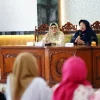 Foto: Ketua Tim Penggerak PKK Kabupaten Pati, Atik Kusdarwati Sudewo, menghadiri pengajian rutin yang diikuti ibu-ibu PKK dan Dharma Wanita Persatuan (DWP) dari berbagai organisasi perangkat daerah (OPD) Kabupaten Pati.(Portalljateng/Hms)