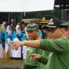 Foto: Plt. Bupati Pati, Risma Ardhi Chandra, menghadiri Gerakan Jumat Bersih yang digelar di Alun-Alun Kembang Joyo Pati.(Portalljateng/Hms)