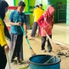 Foto: Keluarga Besar MTsN 2 Pati. Senin (16/02/2026), madrasah ini menggelar kegiatan bertajuk GEBER BBM (Gerakan Bersama Bersih-Bersih Masjid).(Portalljateng/MTsN 2 Pati)