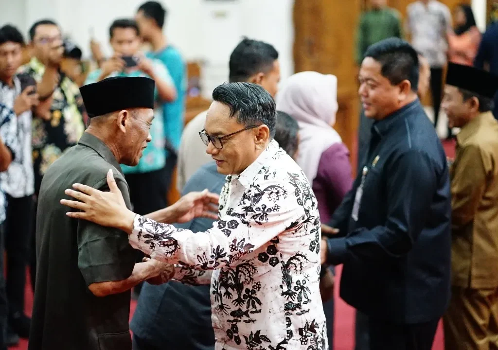 Foto: Plt Bupati Pati Risma Ardhi Chandra, hari ini menghadiri Rapat Paripurna dengan agenda Penyampaian Laporan Keterangan Pertanggungjawaban (LKPJ) Bupati Pati.(Portalljateng/Hms)